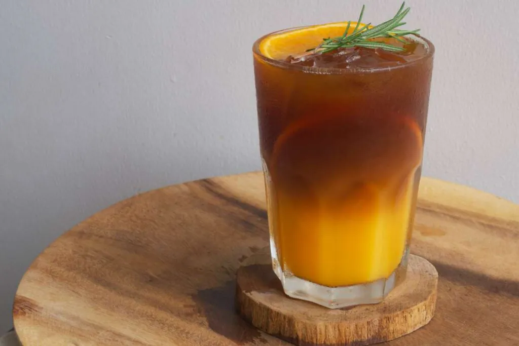 Receita com café e laranja.